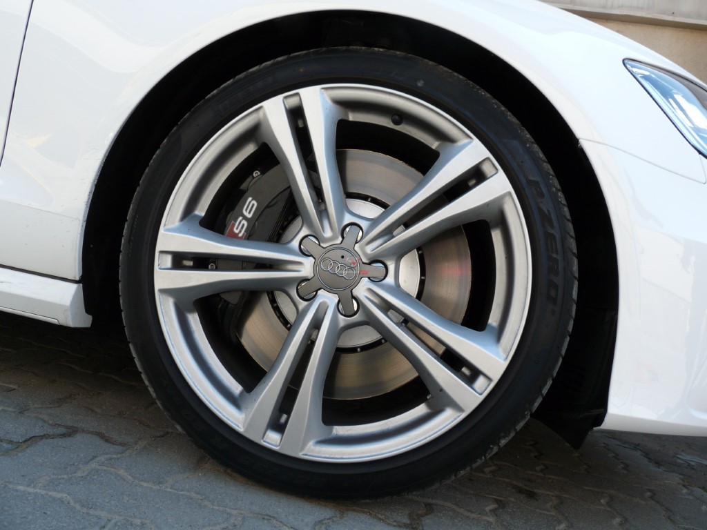 Close-up of a car wheel - Side view